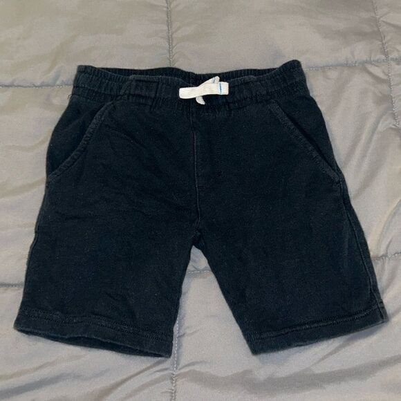 Boys size 6 dark blue carters cotton shorts with pockets - Picture 1 of 2